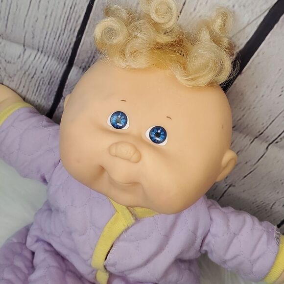 Vintage 1983 Cabbage Patch Blonde Blue Eyes Preemie Plush Doll With Clothes - Picture 3 of 17